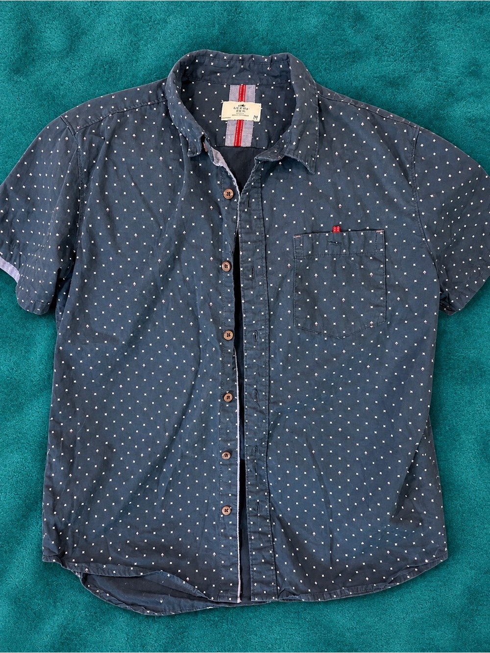 Men’s Medium Navy Blue Button Up